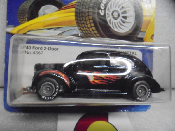 1982 HOT WHEELS REAL RIDERS BLACK FAT FENDERED  40 UNPUNCHED CREASED CARD For Sale