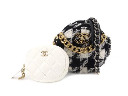 Shoulder Bag with the Chanel 19 chain shoulder bag tweed leather houndstooth black white AP0986 porch Sale