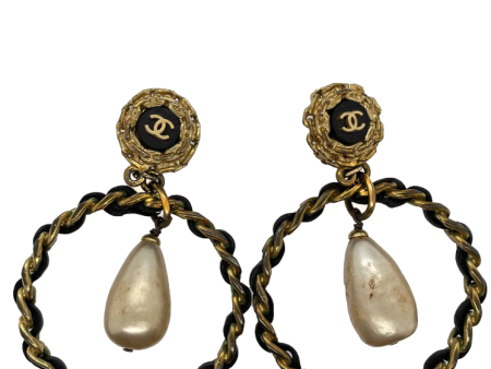 CHANEL - Collection 27 Chain 1980s CC Gold Tone Pearl Clip-On Hoop Earring Online now